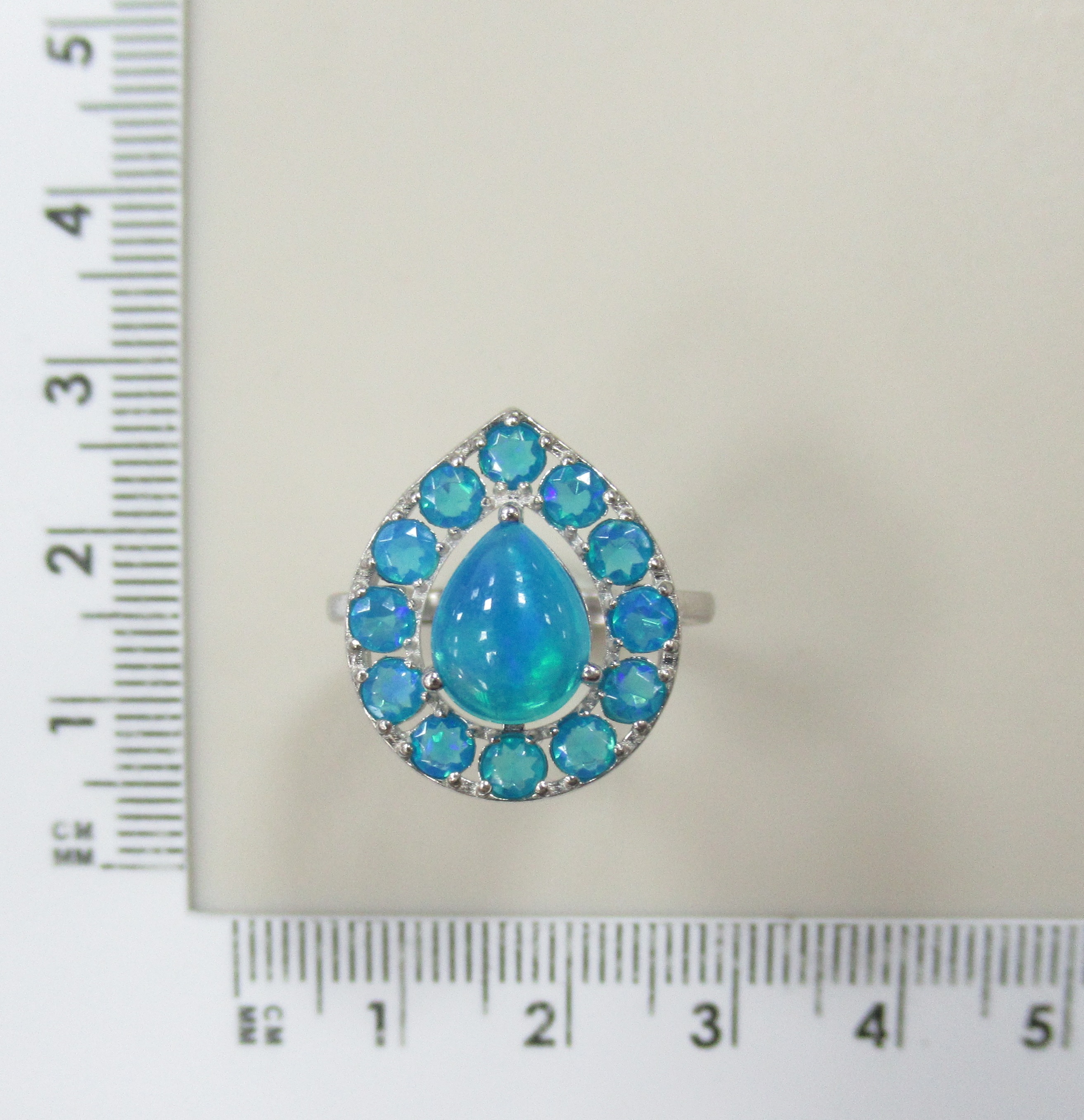 Серебряное кольцо с голубыми опалами